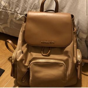 Michael Kors Abbey LG Cargo backpack Tan
